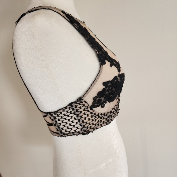 Victoria's Secret Longline Lace Black and Nude Floral Applique Bra size 34b - Picture 5 of 7